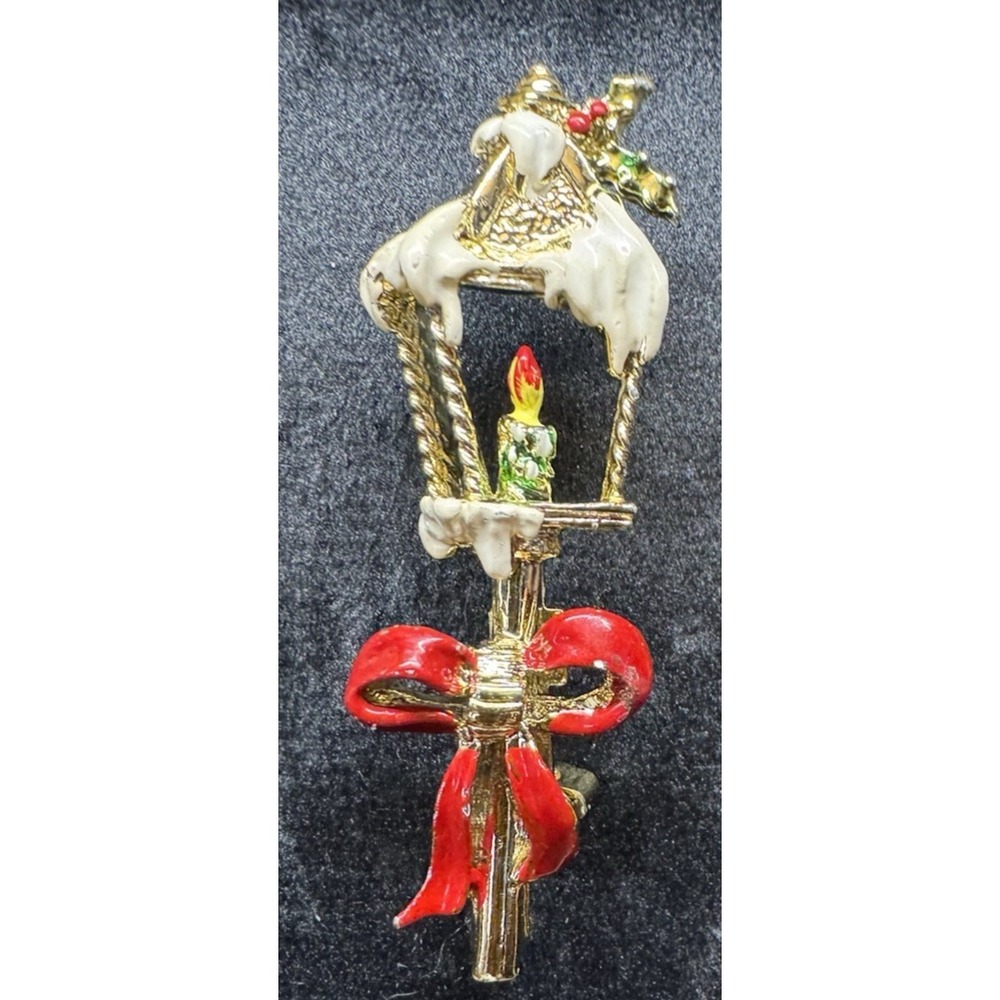 Vintage Christmas Lamppost Brooch Gold Tone Enamel Candle Snow Holly Red Bow Hol